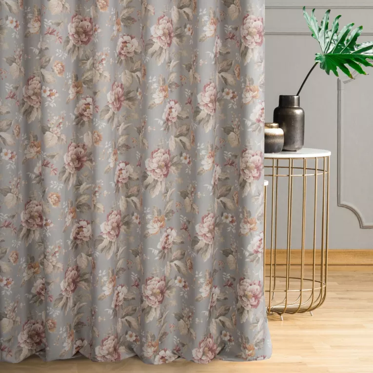 Zasłona szyta na taśmie 5 cm popielato ceglasta z tkaniny z dodatkiem bawełny i nici metalicznej, o wzorze w kwiaty, zawiera 20% bawełny