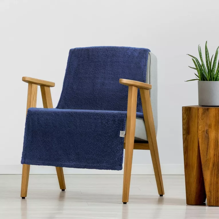 Narzuta na fotel z polaru 70x160 cm granatowa LORI Design 91