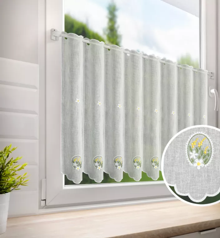 Tkanina firanowa zazdrostka z etaminy zdobiona haftem wiosennym