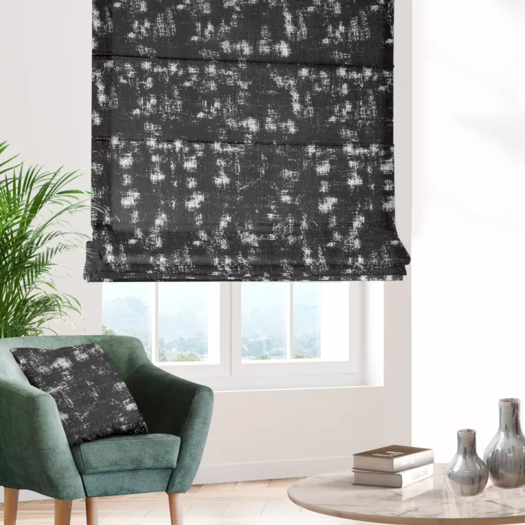 Roleta rzymska grafitowo złocista z tkaniny o naturalnym splocie, zdobiona błyszczcącym nadrukiem Italissima Eva Minge