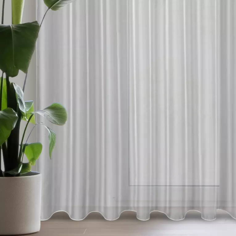 Firana biała z połyskiem wykończona szwem obciążąjącym 300x260 cm przelotka ANABEL