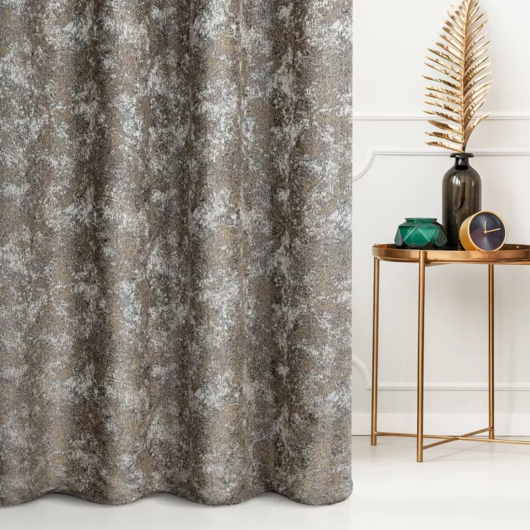 Zasłona szyta na flexach brązowa z miękkiej tkaniny szenilowej z efektem przecierki, przetykana nicią metaliczną