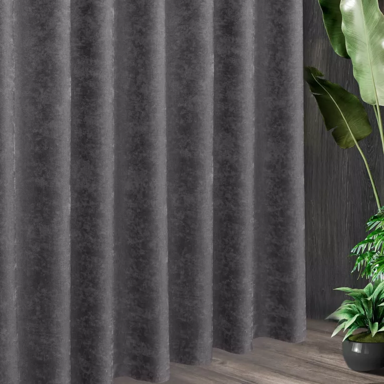 Tkanina zasłonowa, miękka szenilowa, zaciemniająca, z drobnym strukturalnym wzorkiem i efektem przecierki z kolekcji Pierre Cardin