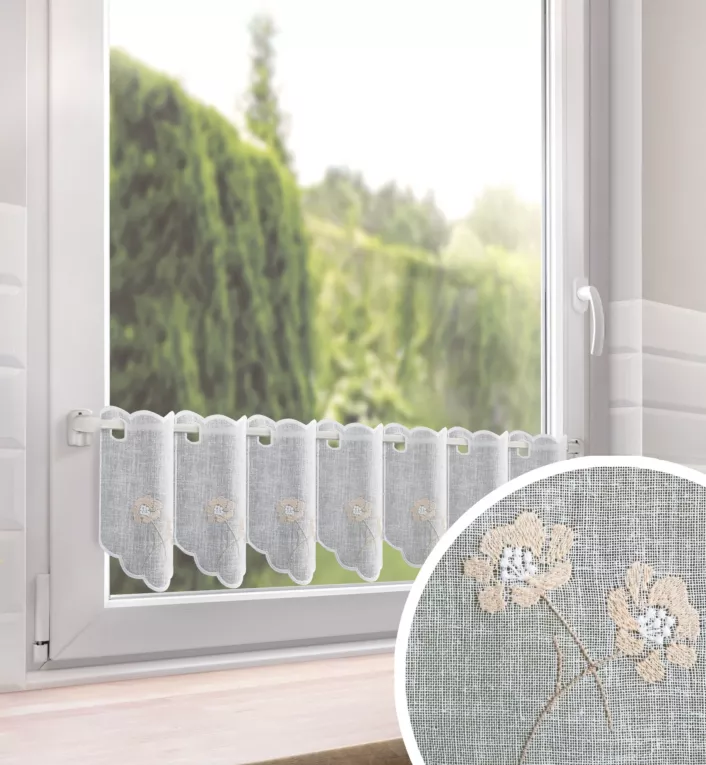 Tkanina firanowa zazdrostka zdobiona haftem roślinnym