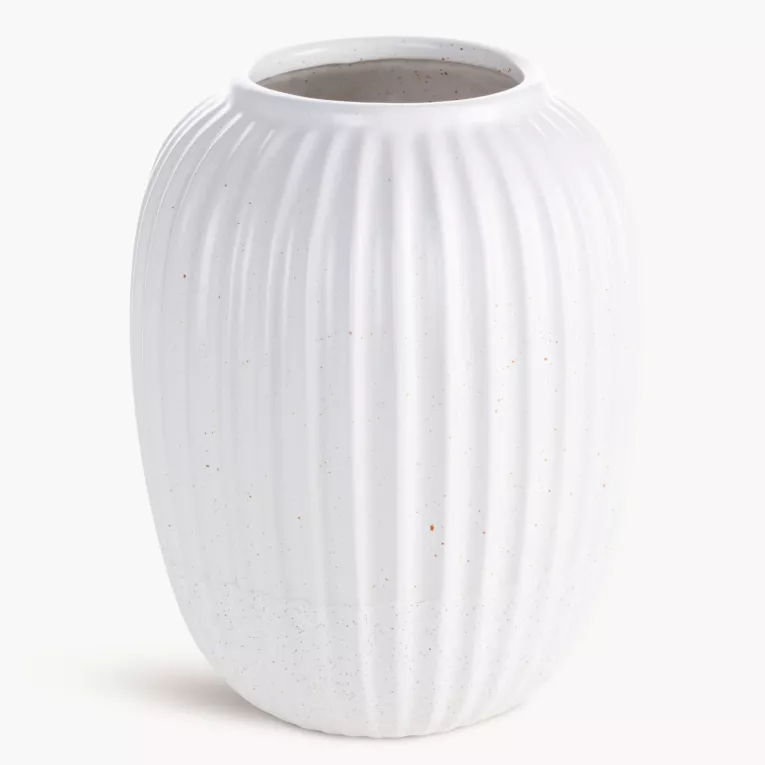 Wazon dekoracyjny biały zdobiony tłoczonym wzorem prążków 20x25 cm KAJLA