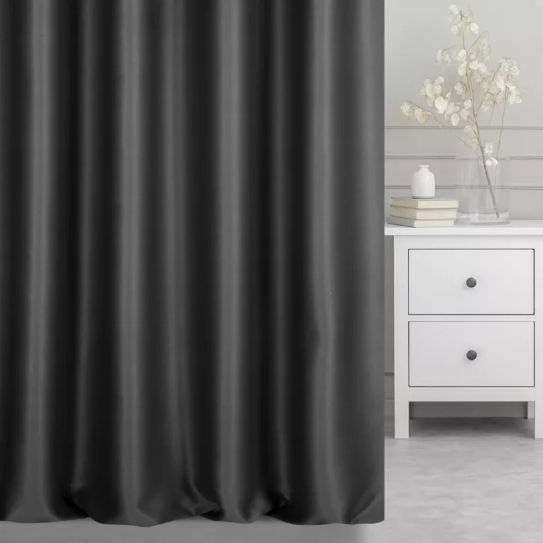 Zasłona szyta na taśmie 5 cm czarna z gładkiej tkaniny typu blackout