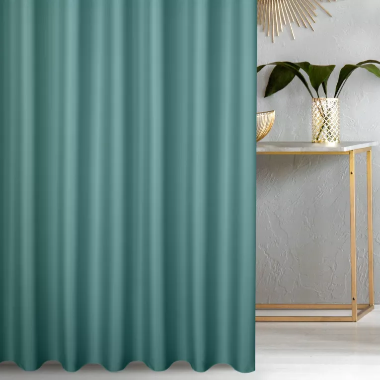 Zasłona szyta na taśmie 5 cm jasnoturkusowa z gładkiej tkaniny zaciemniającej typu dimout wykończona obciążnikiem