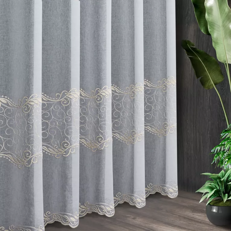 Tkanina firanowa miękka, półprzezroczysta etamina, zdobiona fantazyjnym haftem