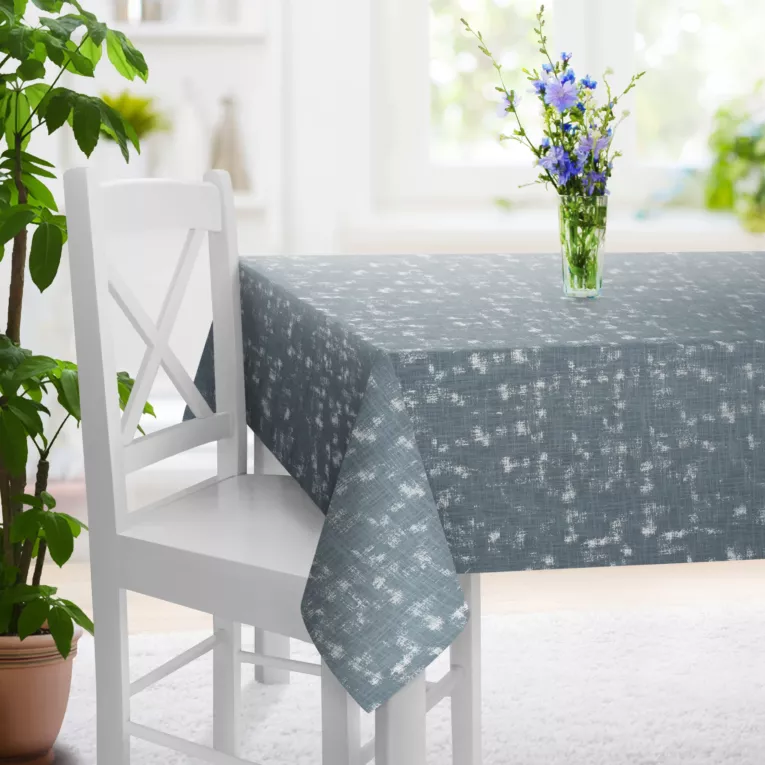 Obrus szyty niebiesko srebrzysty z tkaniny o naturalnym splocie, zdobiona błyszczcącym nadrukiem Italissima Eva Minge