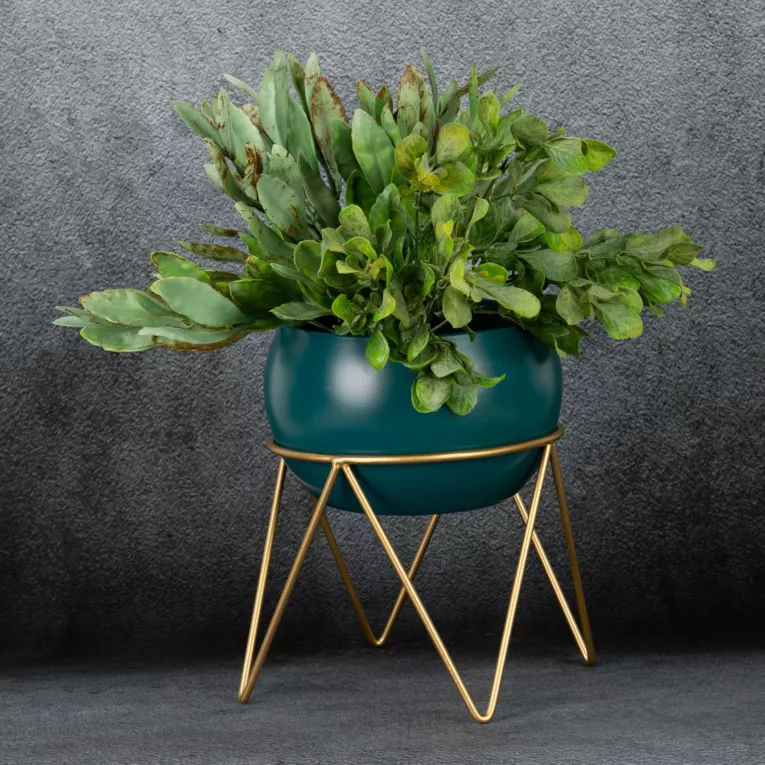 Metalowa osłonka na donicę na stojaku