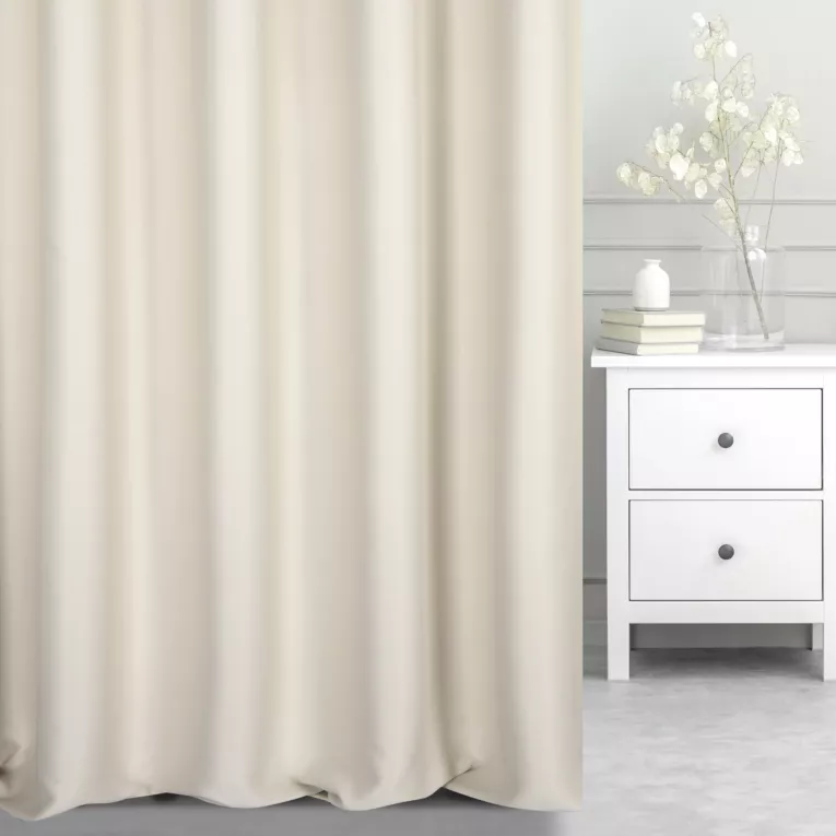 Zasłona szyta na flexach ciemnokremowa z gładkiej tkaniny typu blackout