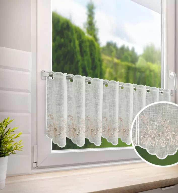 Tkanina firanowa zazdrostka z etaminy zdobiona haftem subtelnym drobnych kwiatuszków