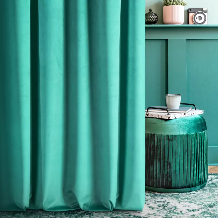 Zasłona szyta na taśmie 8 cm ENYA zielona z miękkiej półmatowej tkaniny welwetowej