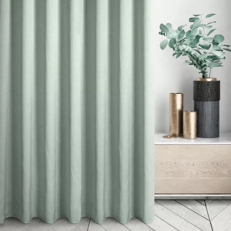 Zasłona szyta na taśmie 5 cm miętowa z tkaniny strukturalnej z delikatnym połyskiem