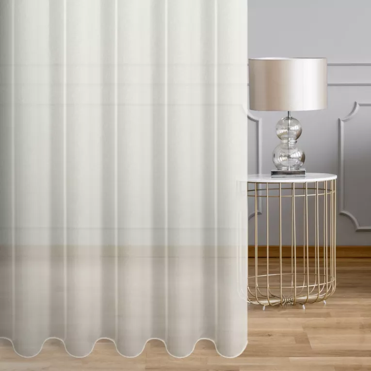 Firana szyta na taśmie 5 cm naturalna z delikatnej tkaniny z połyskiem o niestandardowej wysokości, wykończona obciążnikiem