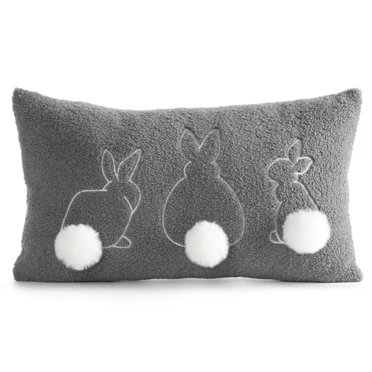 Poszewka na poduszkę 30x50 cm z tkaniny typu bukla stalowo, biała z uroczym haftem z pomponami WIOSNA 37