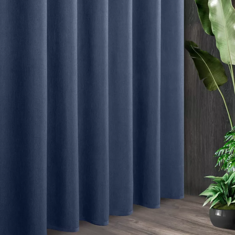 Tkanina zasłonowa zdobiona drobnym strukturalnym wzorem