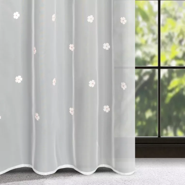 Firana biało, różowa z kwiatuszkami haftowanymi puszystą nicią 140x250 cm przelotka ELSA