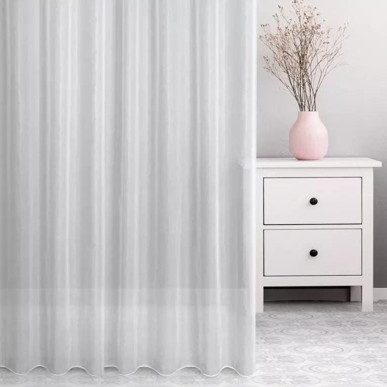 Firana szyta na taśmie 5 cm RENEE biała z półprzezroczystej połyskującej tkaniny