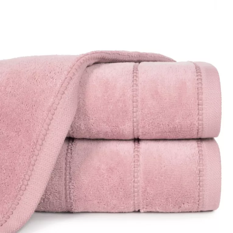 Ręcznik kąpielowy 70x140 cm bawełniany kolor ciemnoróżowy z welwetową ozdobną bordiurą 500 g/m2 MARI