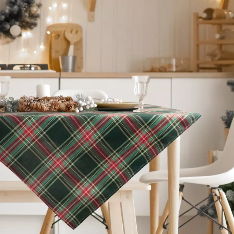 Obrus świąteczny 85x85 cm czerwono, zielony bawełniany zdobiony szkocką kratą AURORA