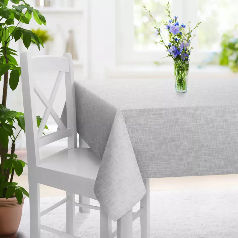 Obrus szyty jasnosrebrny z tkaniny o luźnym splocie, z połyskliwym nadrukiem w stylu glamour Italissima Eva Minge