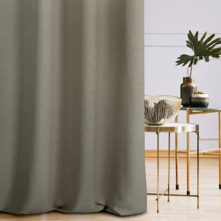 Zasłona szyta na taśmie 5 cm IVANA ciemnobeżowa z tkaniny o naturalnym charakterze z lnianym splotem
