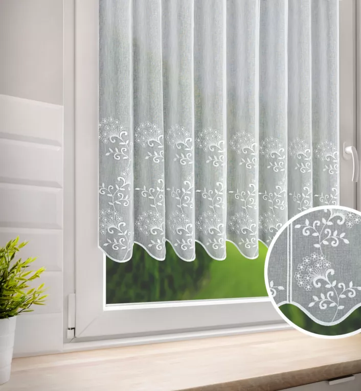 Tkanina firanowa zazdrostka z etaminy z haftem