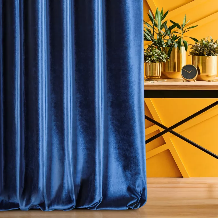 Tkanina zasłonowa gładka, miękka, welwetowa, z wyraźnym połyskiem z kolekcji Eva Minge