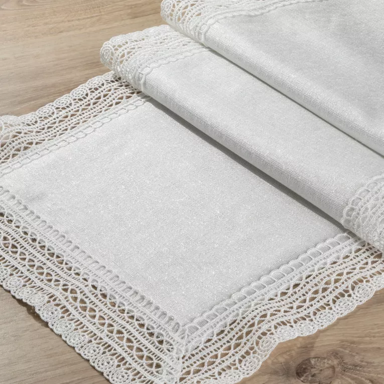 Bieżnik MARIELA  obszyty listwą ażurowej koronki