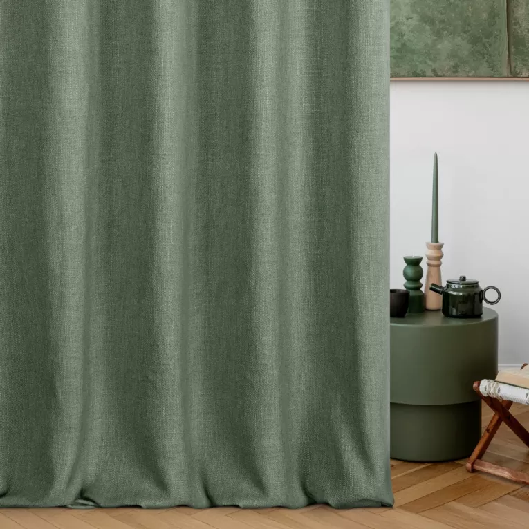 Zasłona szyta na przelotkach miętowa o naturalnym charakterze, z widocznym, ozdobnym splotem
