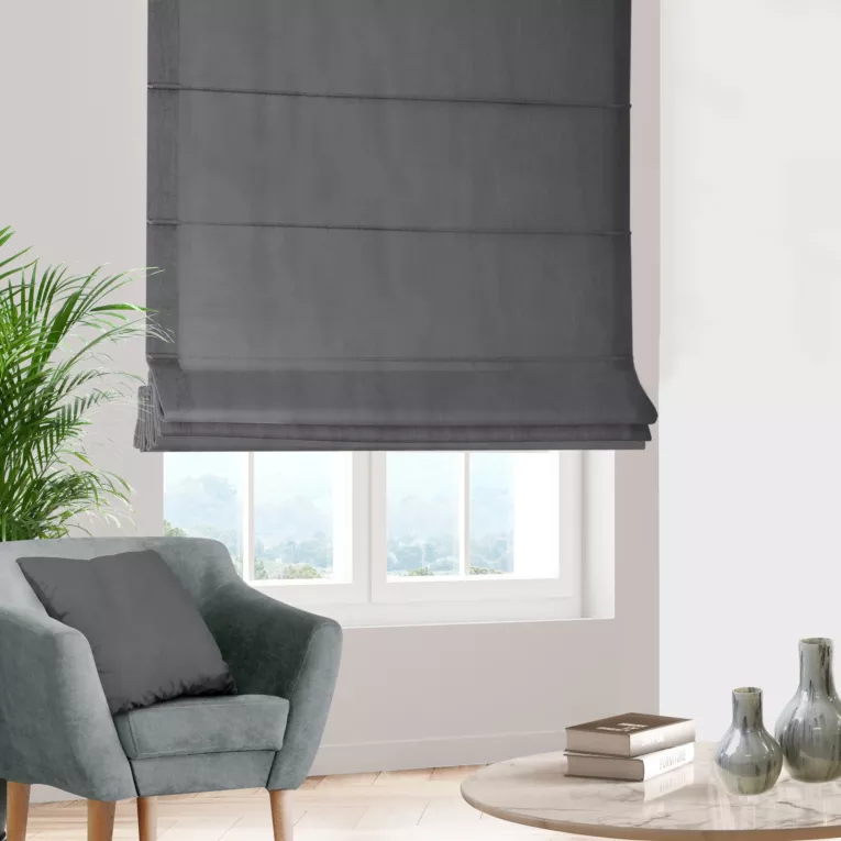 Roleta rzymska popielata z miękkiej półmatowej tkaniny welwetowej