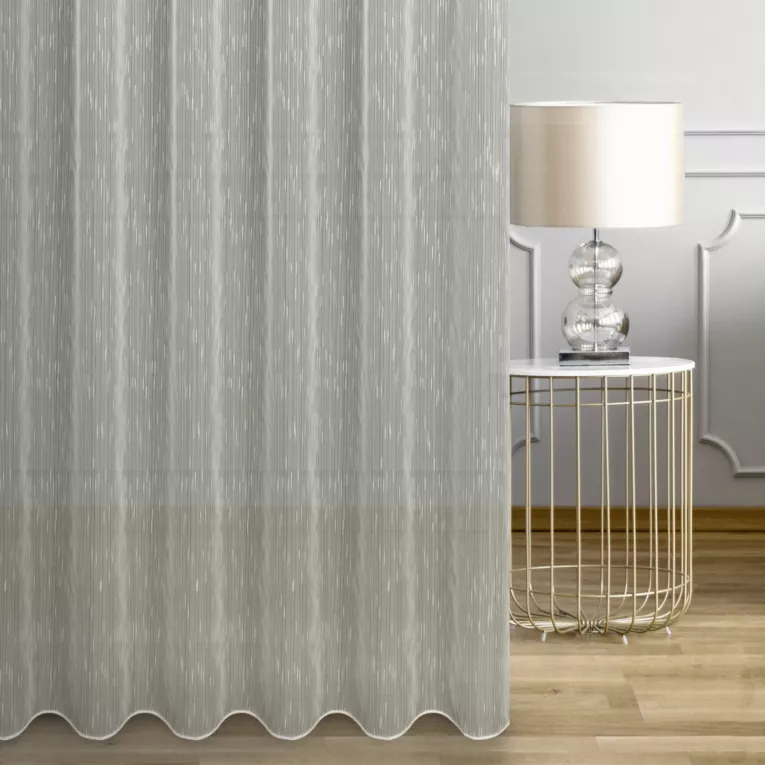 Firana szyta na flexach kremowa z matowej tkaniny z efektem pionowych prążków, wykończona obciążnikiem