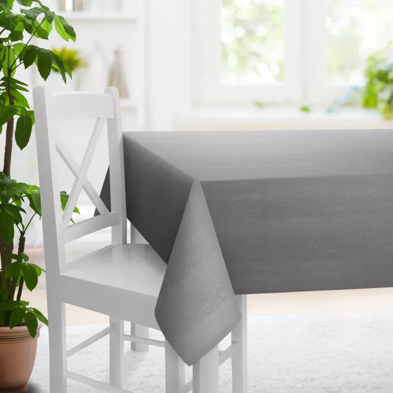 Obrus szyty SHELBY grafitowy z miękkiej tkaniny o naturalnym splocie i delikatnym połysku