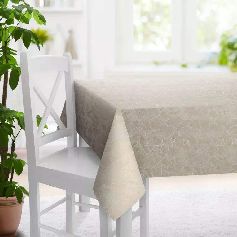 Obrus szyty beżowy z tkaniny z wzorem przetykanym błyszczącą nicią