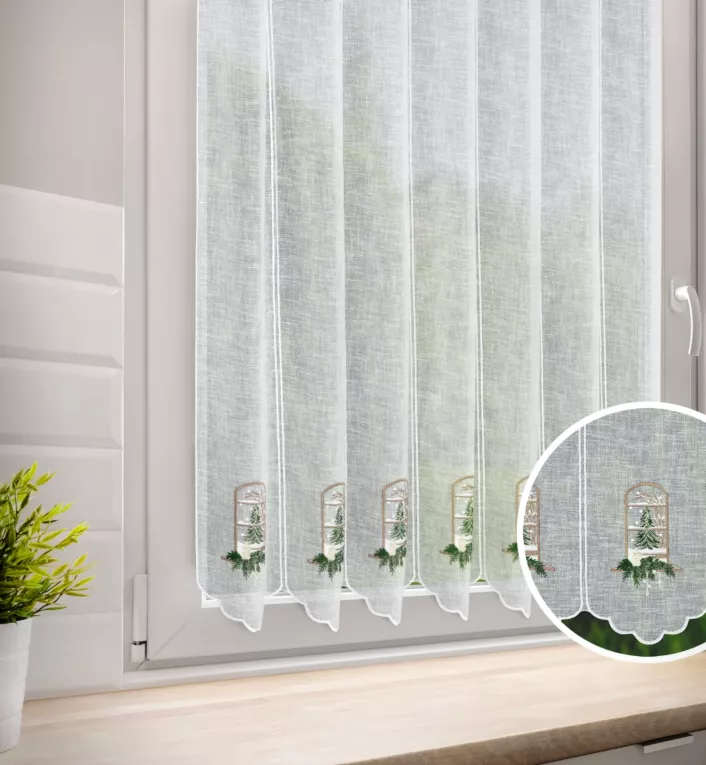 Tkanina firanowa zazdrostka z etaminy zdobiona świątecznym haftem
