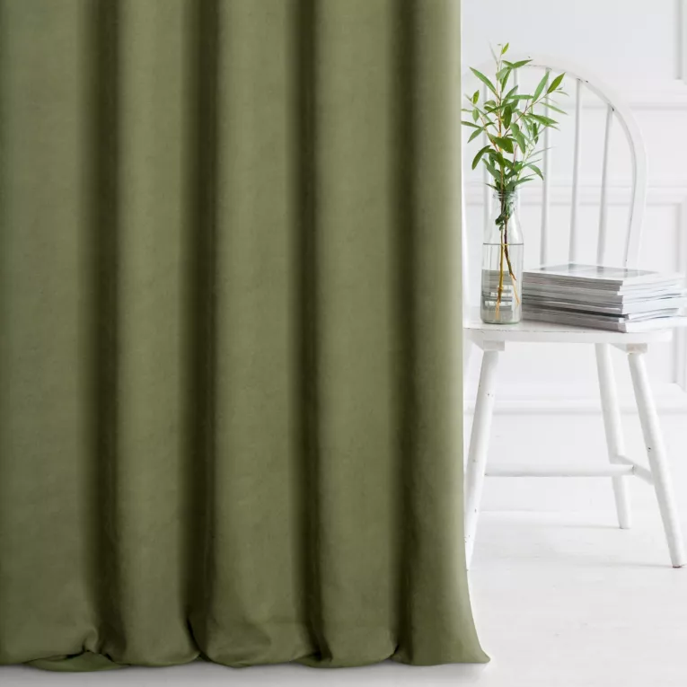 Zasłona szyta na taśmie fala DORA - HIT jasnozielona z miękkiej tkaniny o welurowej strukturze