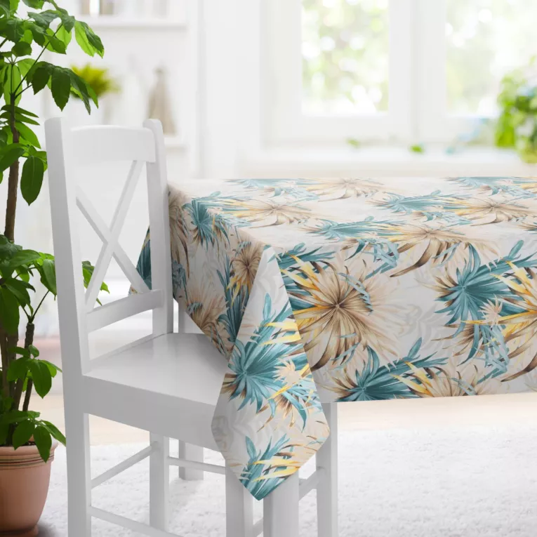 Obrus szyty beżowo niebieski z miękkiej tkaniny typu blackout drukowanej w egzotyczne liście