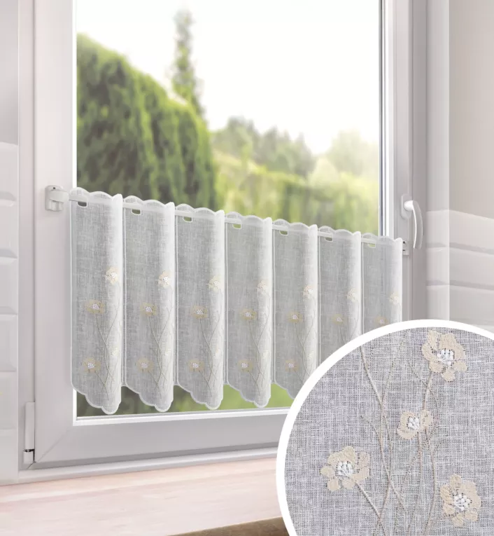 Tkanina firanowa zazdrostka zdobiona haftem roślinnym