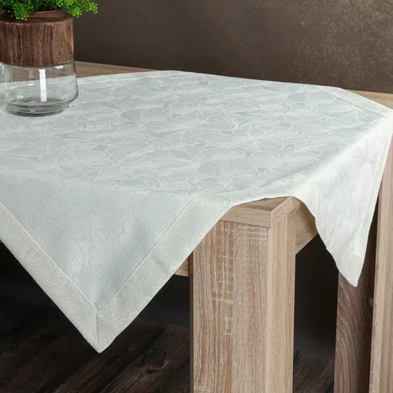 Bieżnik na stół kremowo, złocisty 85x85 cm LENA z żakardowym motywem liści miłorzębu i ozdobną kantą