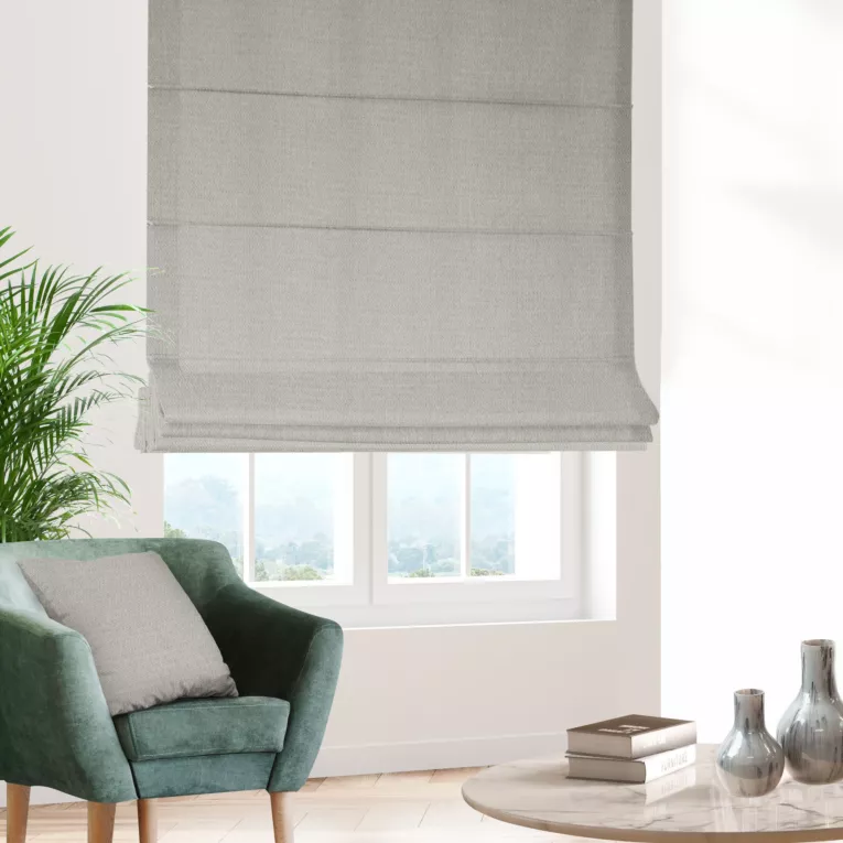 Roleta rzymska beżowa z tkaniny o naturalnym splocie z efektem melanżu