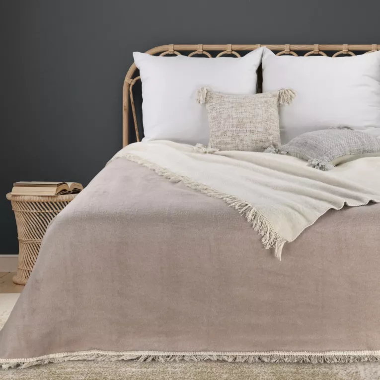 Koc bawełniano-akrylowy 220x240 cm kremowo, ciemnobeżowy z frędzlami AKRYL 29 Eurofirany Premium