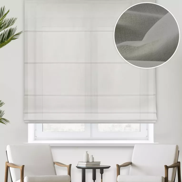 Roleta rzymska beżowa z cienkiej matowej etaminy, wykończona obciążnikiem