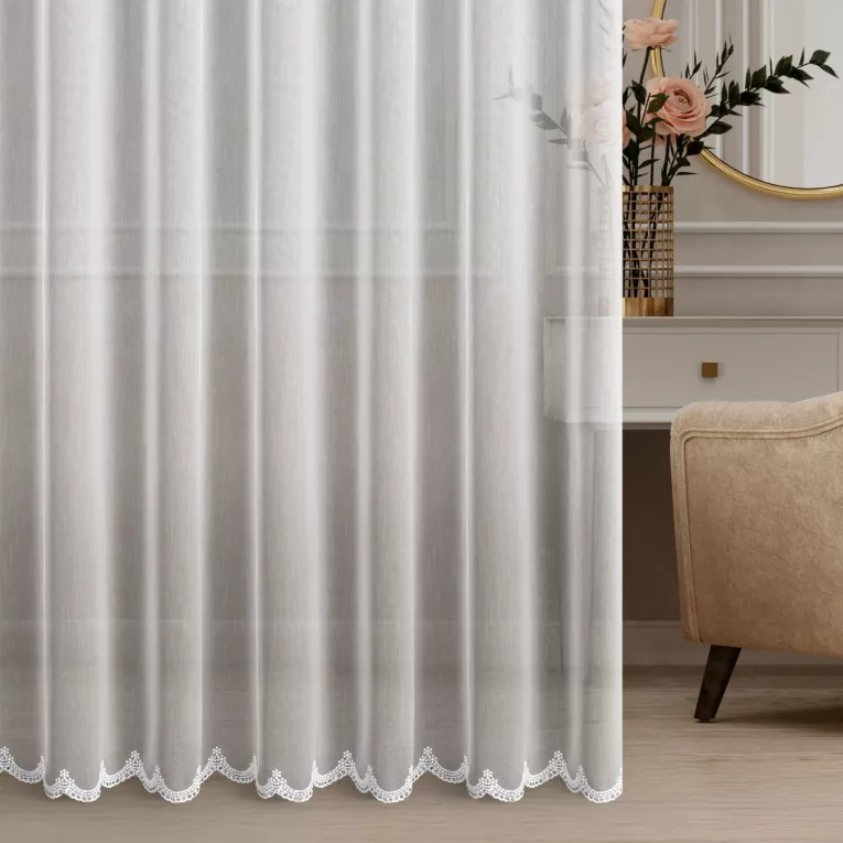 Firana szyta na taśmie fala biała z tkaniny z efektem deszczyku, zdobionej u dołu haftem z kryształkami