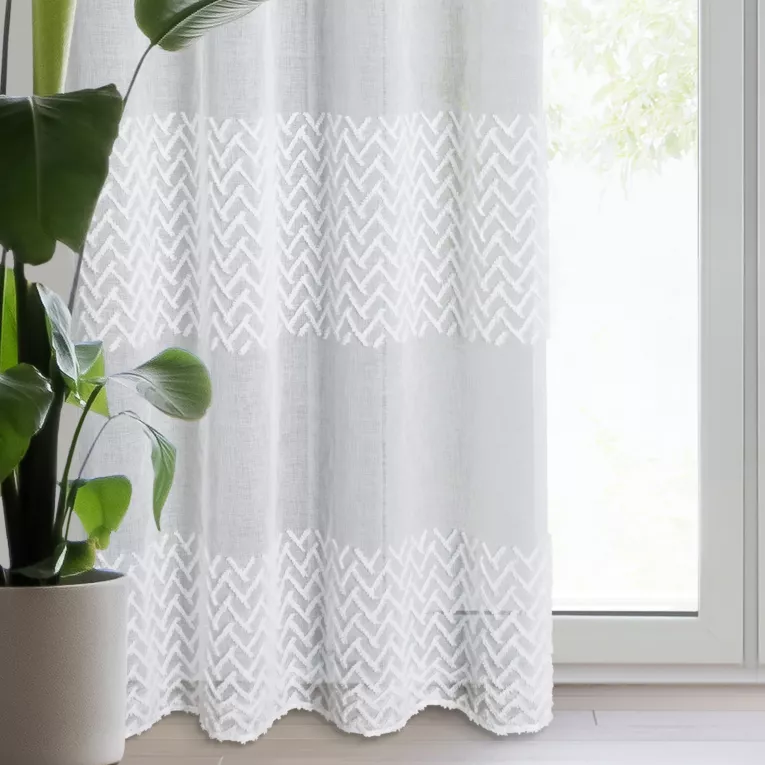 Firana biała zdobiona puszystą aplikacją 140x250 cm przelotka ESTER