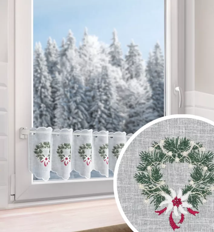 Tkanina firanowa zazdrostka zdobiona świątecznym haftem