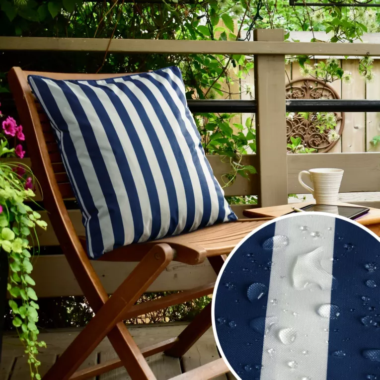 Poszewka na poduszkę 45x45 cm z tkaniny wodoodpornej granatowa idealna do ogrodu i na taras zdobiona pasami GARDEN 6