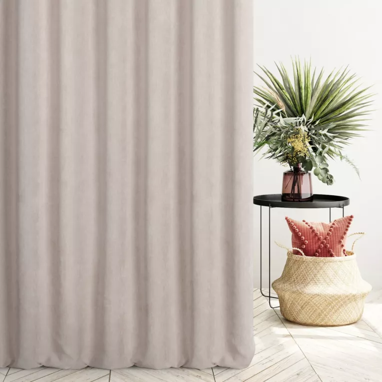 Zasłona szyta na taśmie 5 cm ciemnobeżowa z miękkiej matowej tkaniny szenilowej o naturalnym splocie