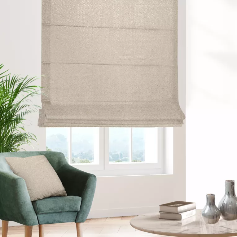 Roleta rzymska ciemnokremowo złocista z połyskującej tkaniny z geometrycznym, drobnym wzorem Pierre Cardin