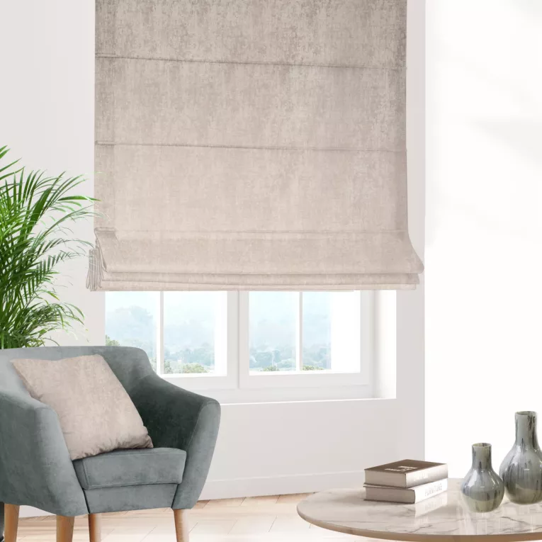 Roleta rzymska MALLORCA kremowo złocista z miękkiej tkaniny szenilowej przetykanej błyszczącą nicią Italissima Eva Minge